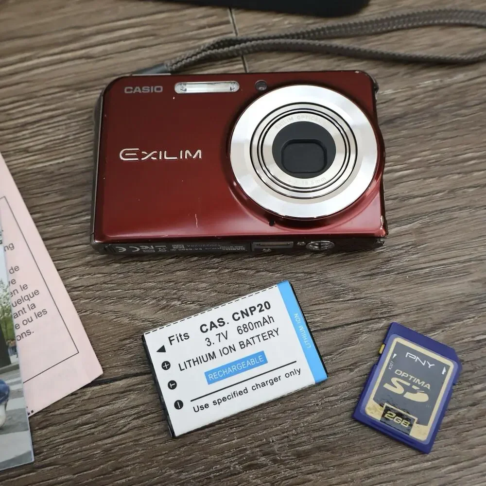 Vintage Casio Exilim EX-S880 Red Point and Shoot Digital Camera Bundle WORKS